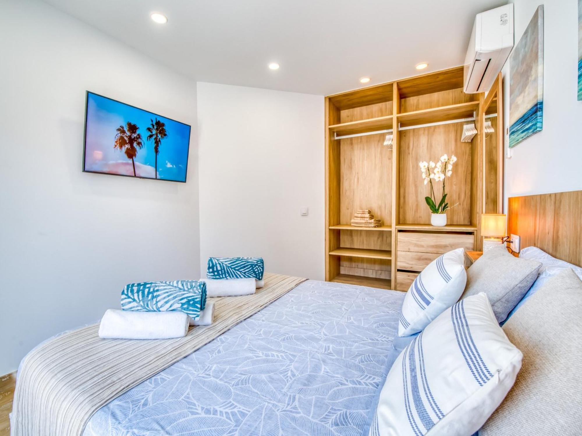 In With Sea Views Apartment