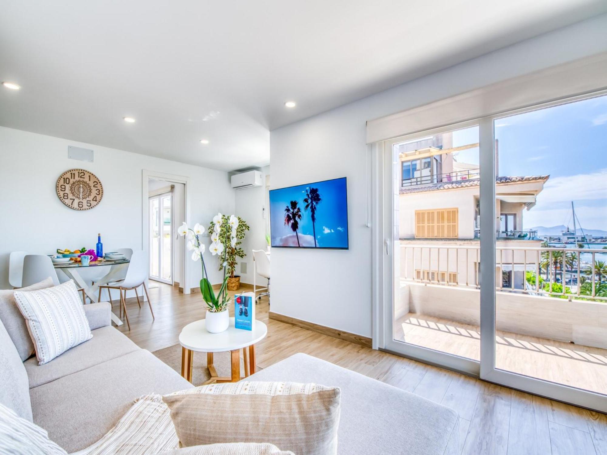 In With Sea Views Apartment