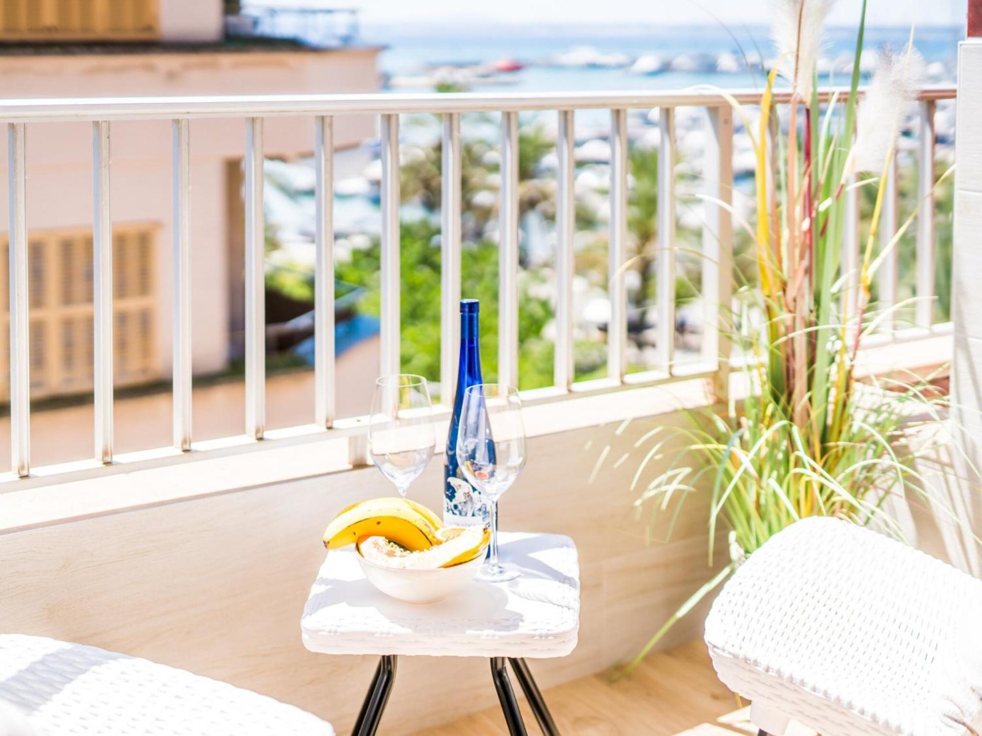 In With Sea Views Apartment *