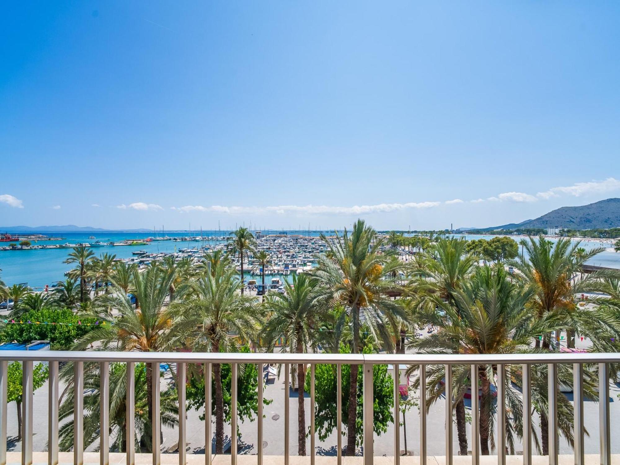 In With Sea Views Apartment